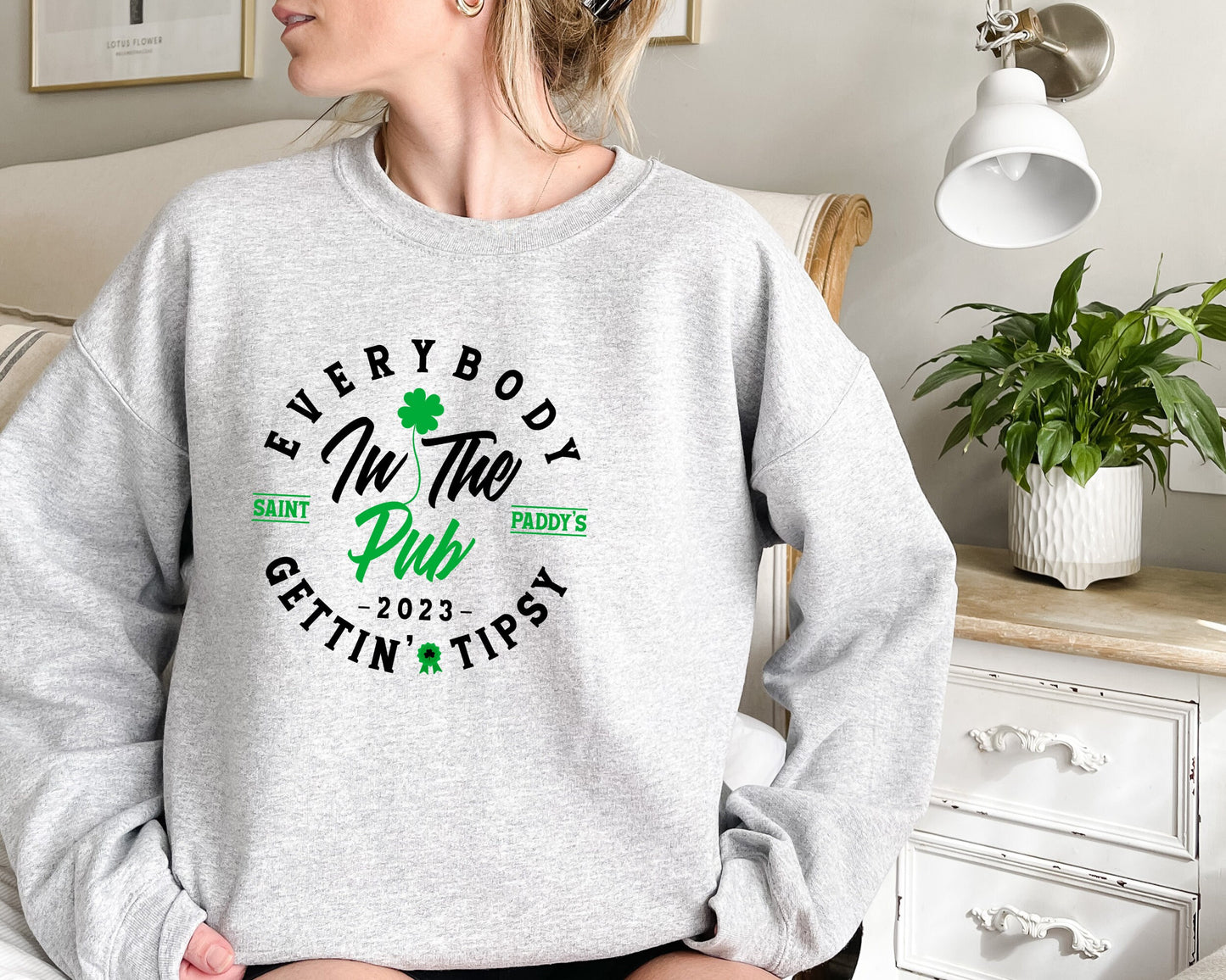 Everybody In The Pub Getting Tipsy Sweatshirt, Funny St Pattys Day Sweatshirt, Cute St Patrick's Day, St. Patrick's Day Gift, Funny Sweater